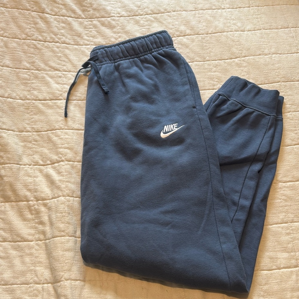 Women’s Nike jogger sweatpants